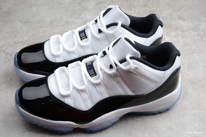 Low 11 528895-153 White  Air Retro 